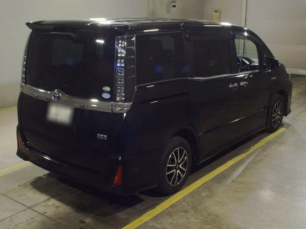 TOYOTA VOXY