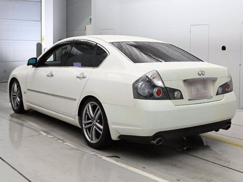 NISSAN FUGA