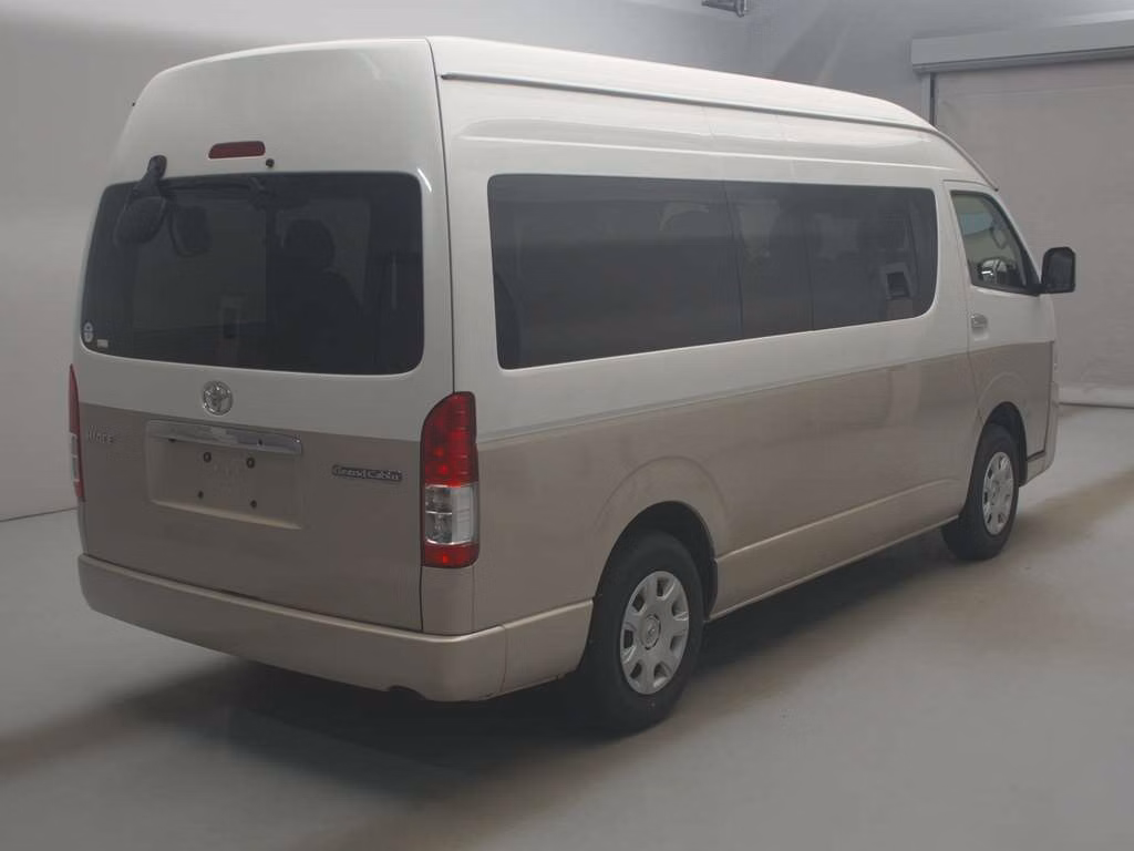 TOYOTA HIACE