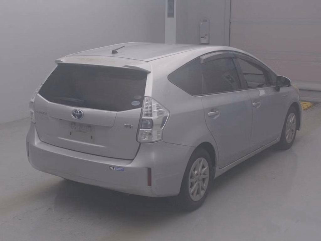 TOYOTA PRIUS ALPHA