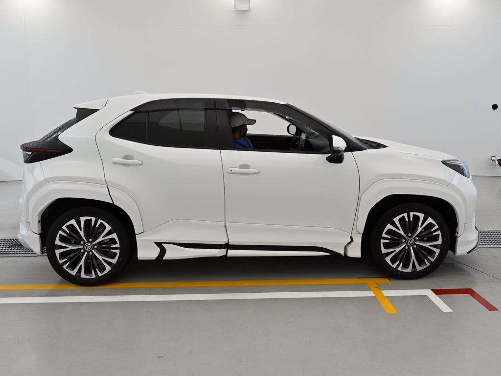 TOYOTA YARIS CROSS