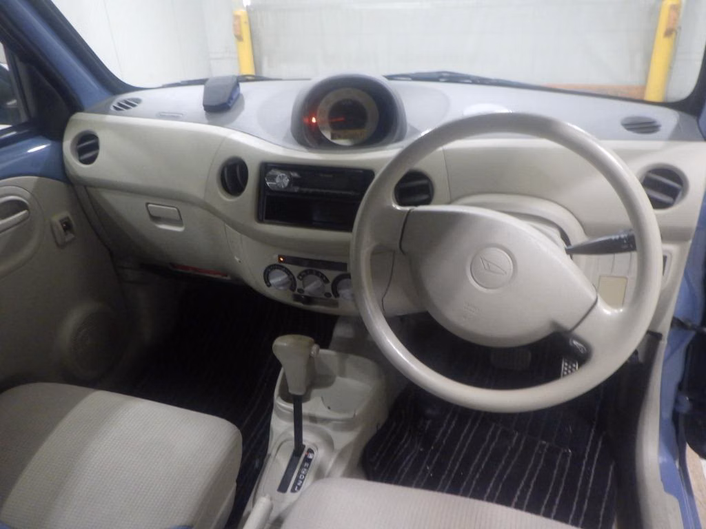 DAIHATSU ESSE
