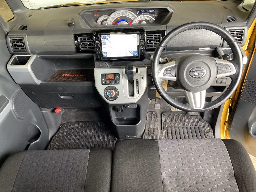 DAIHATSU WAKE
