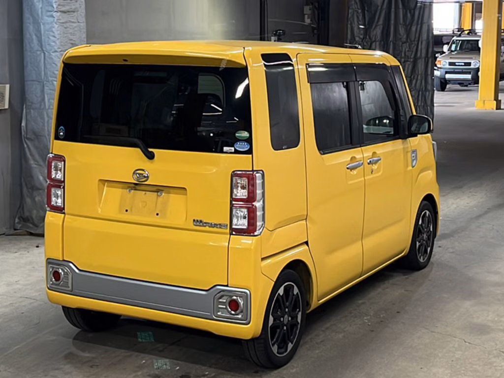 DAIHATSU WAKE
