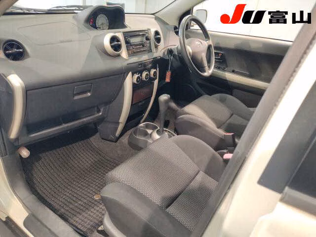 TOYOTA IST
