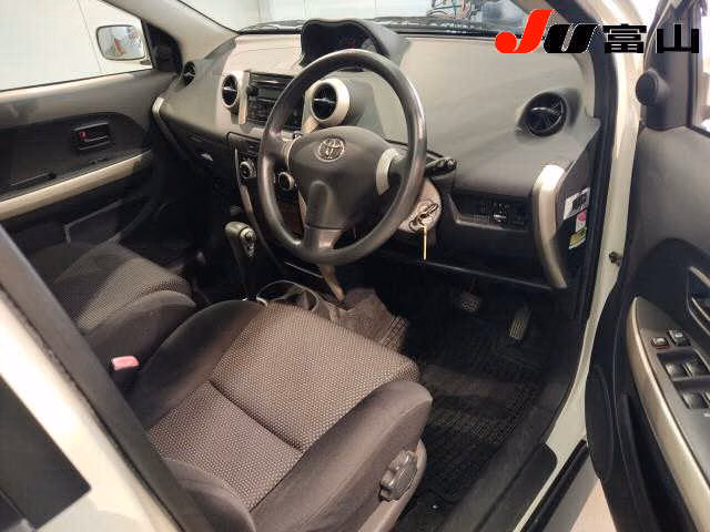 TOYOTA IST