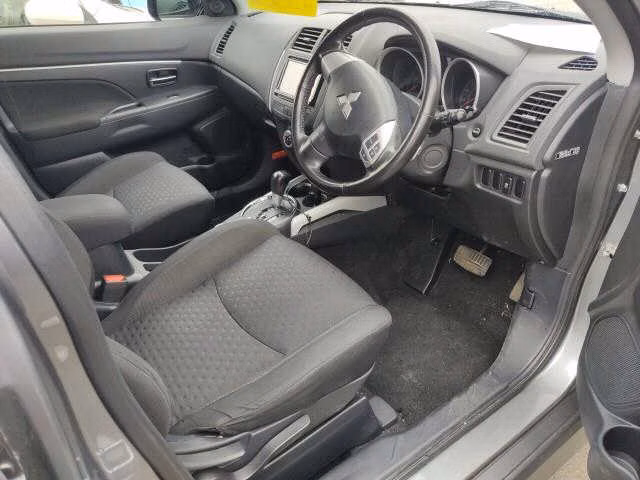 MITSUBISHI RVR