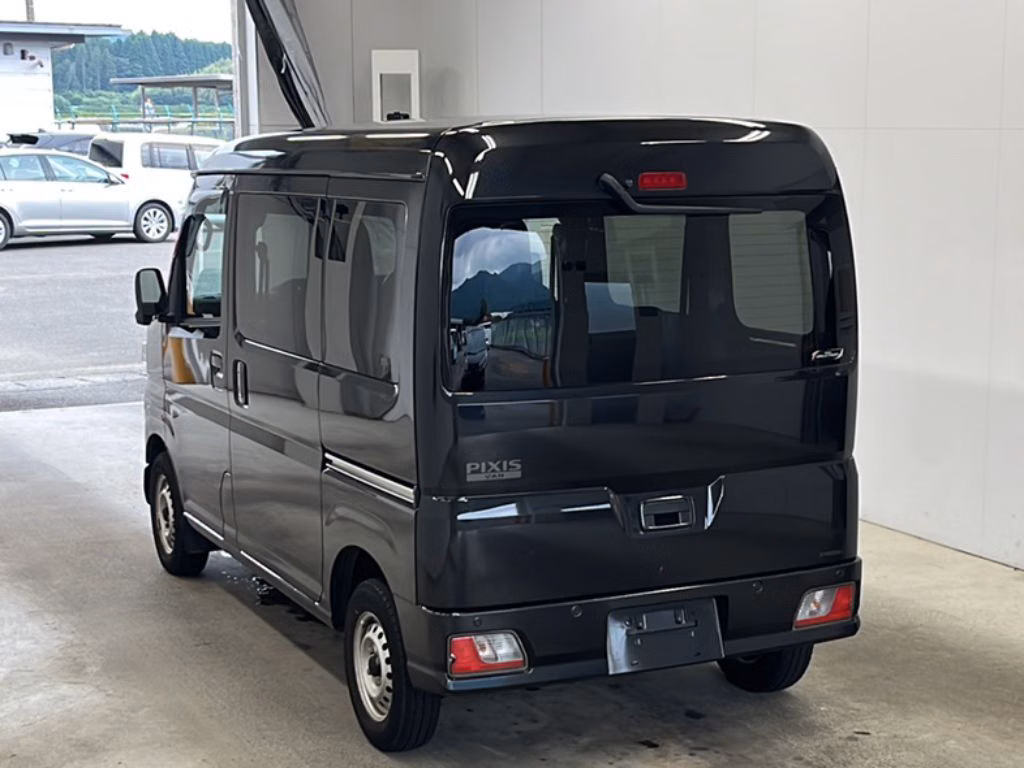 TOYOTA PIXIS VAN