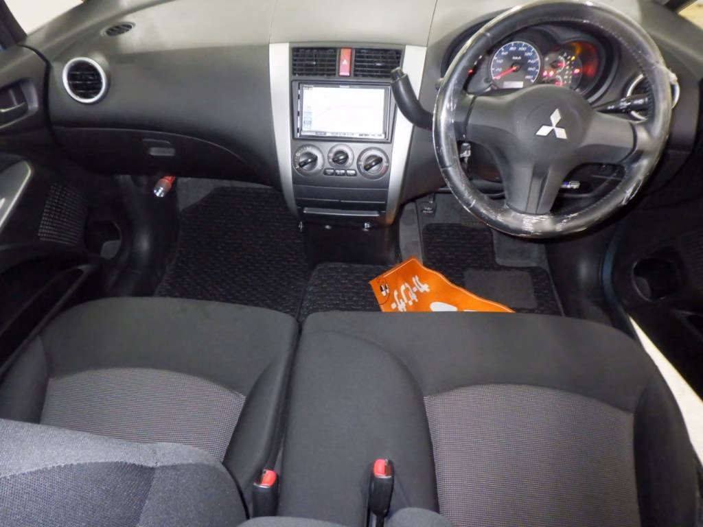 MITSUBISHI COLT