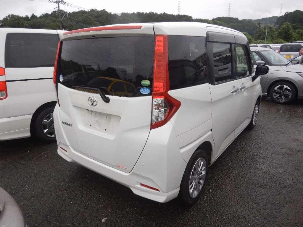 TOYOTA ROOMY
