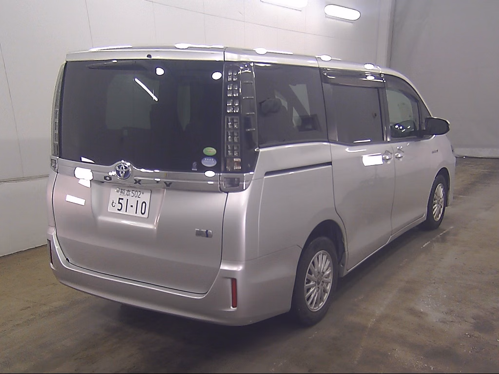 TOYOTA VOXY
