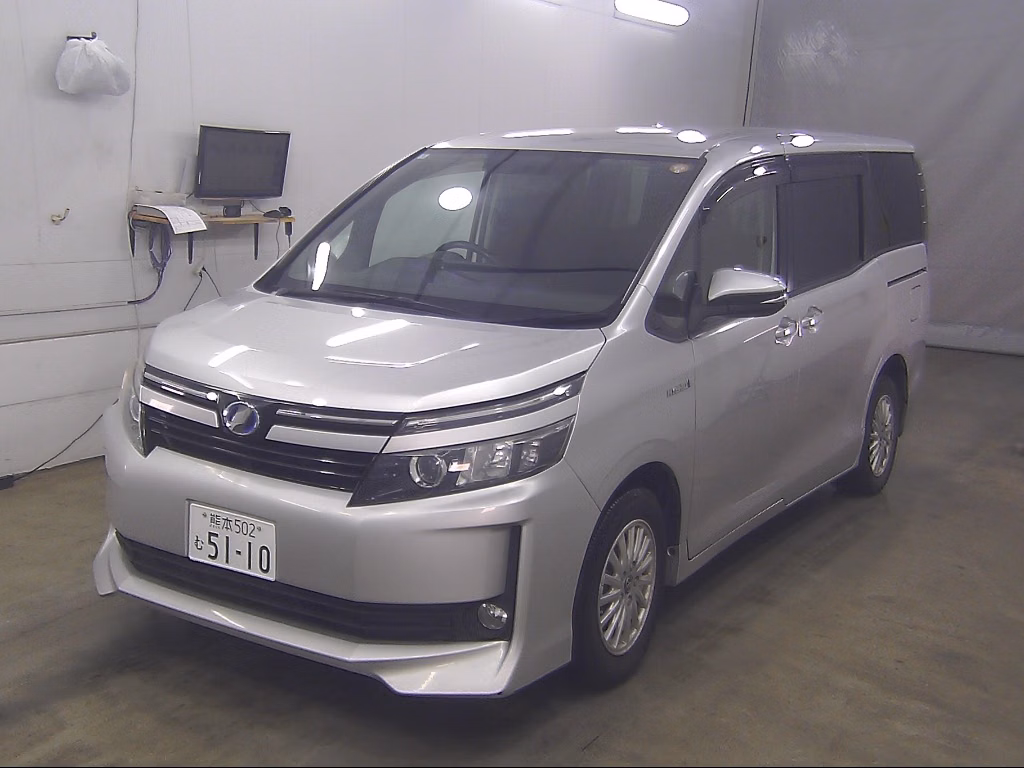 TOYOTA VOXY