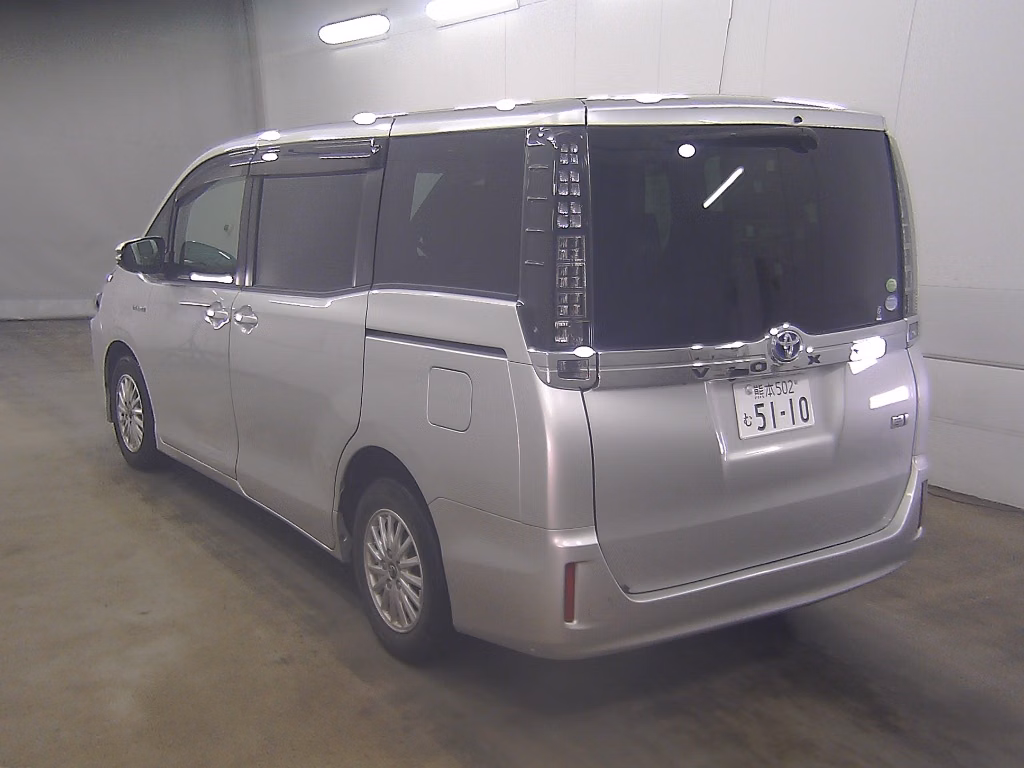 TOYOTA VOXY
