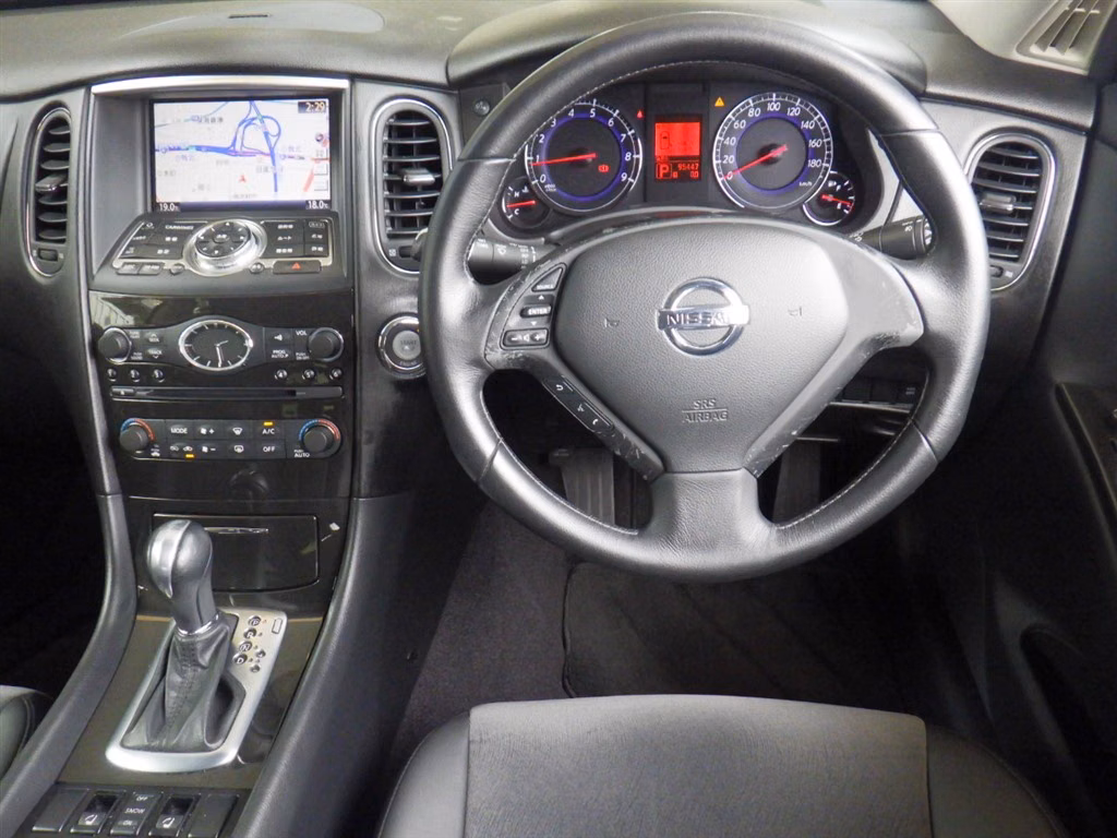 NISSAN SKYLINE CROSSOVER