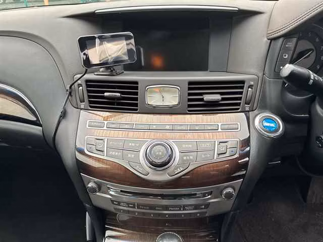 NISSAN FUGA