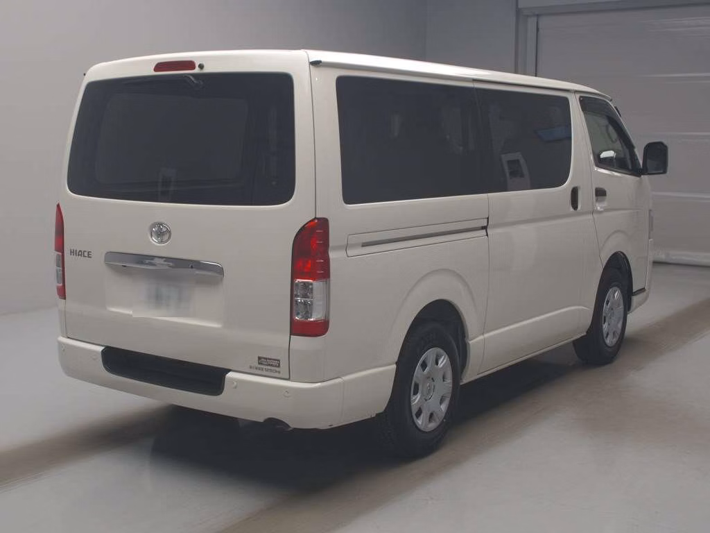 TOYOTA REGIUS ACE