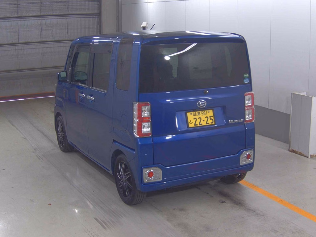 DAIHATSU WAKE
