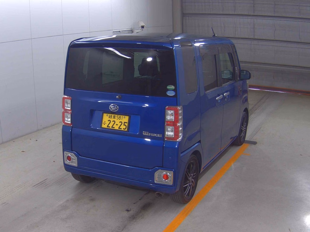 DAIHATSU WAKE