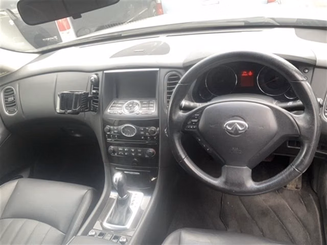NISSAN SKYLINE CROSSOVER