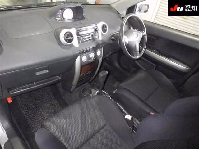 TOYOTA IST