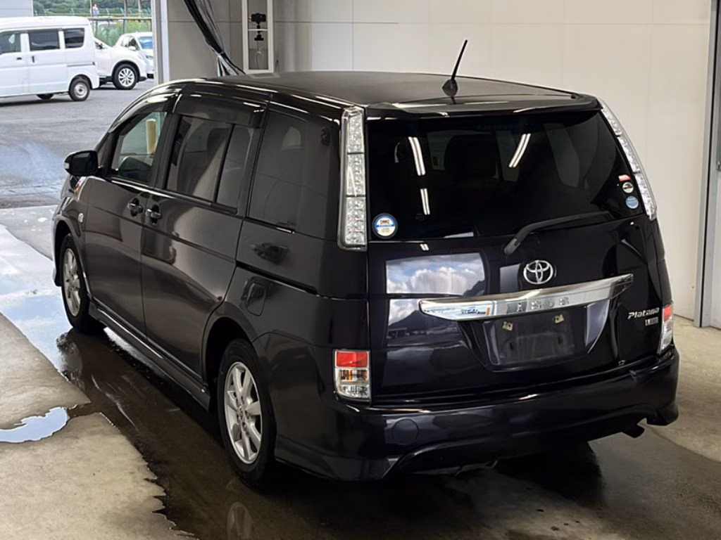 TOYOTA ISIS