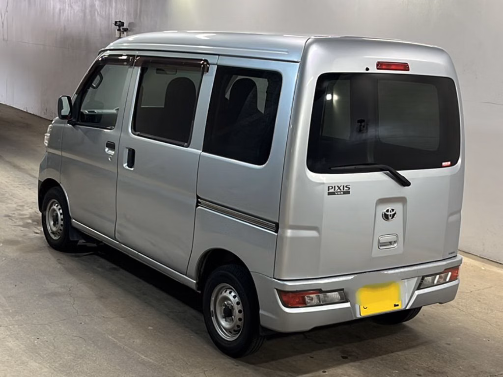 TOYOTA PIXIS VAN