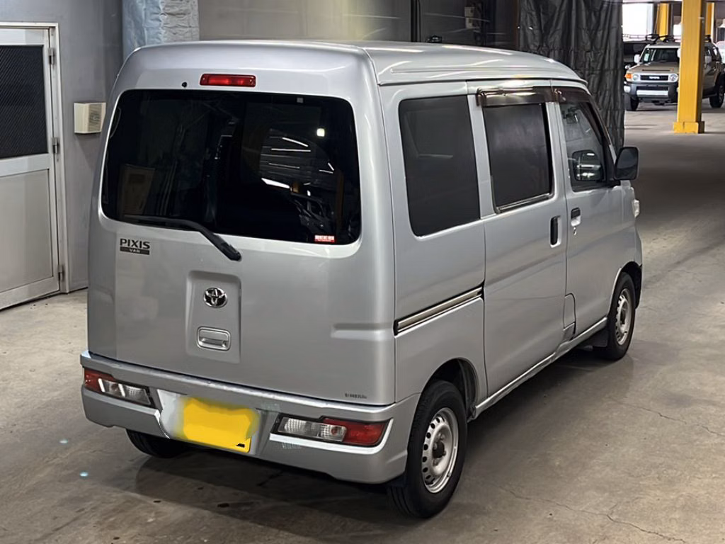 TOYOTA PIXIS VAN