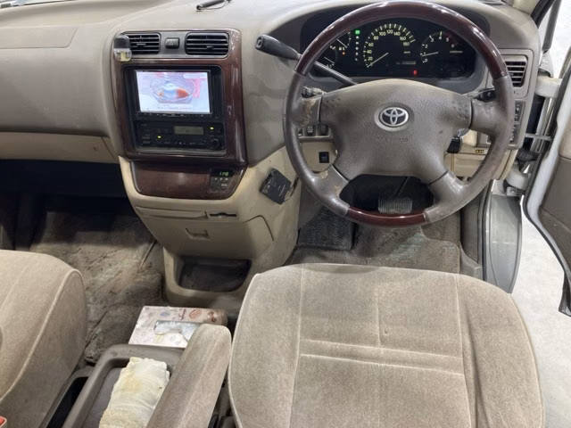 TOYOTA GRAND HIACE