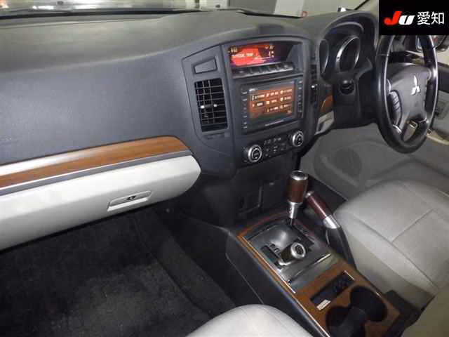 MITSUBISHI PAJERO
