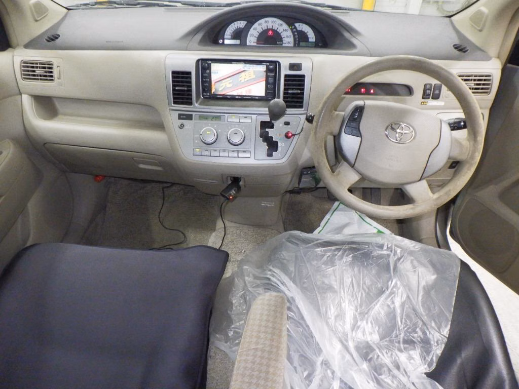 TOYOTA RAUM