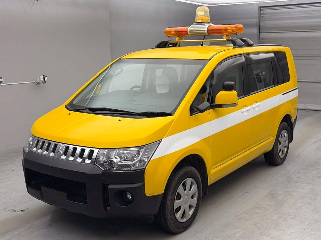 MITSUBISHI DELICA D:5