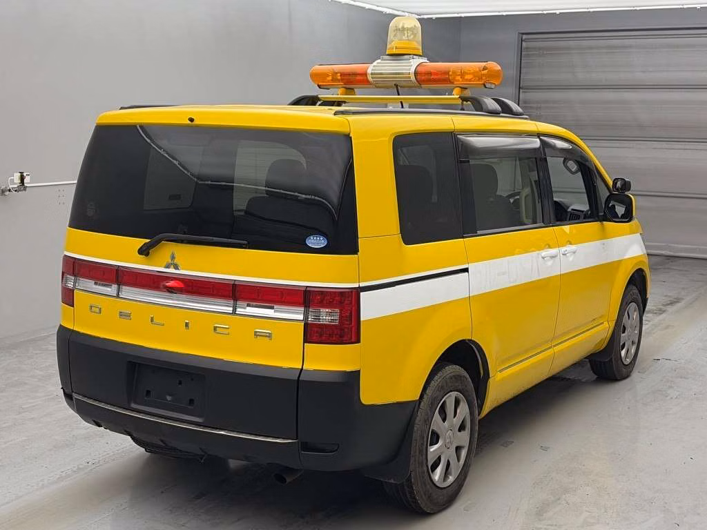 MITSUBISHI DELICA D:5