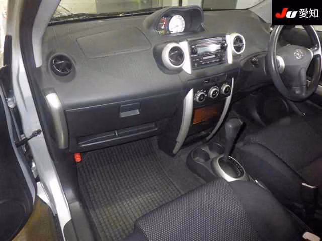 TOYOTA IST