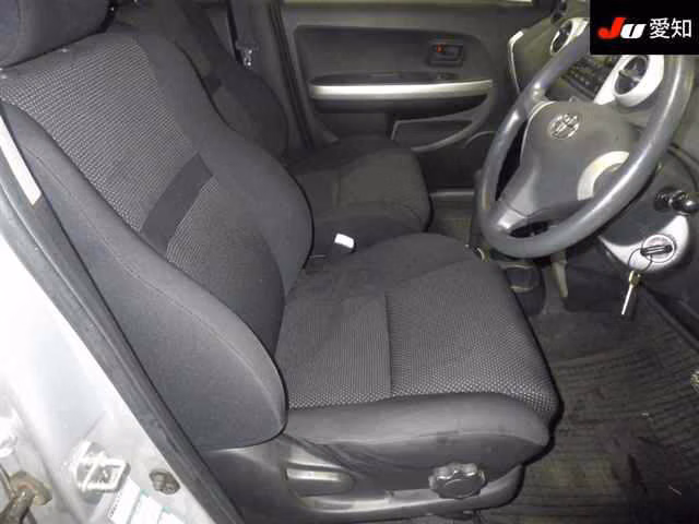 TOYOTA IST