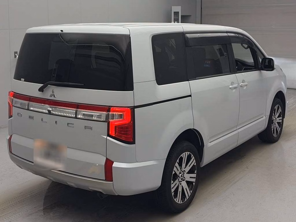 MITSUBISHI DELICA D:5