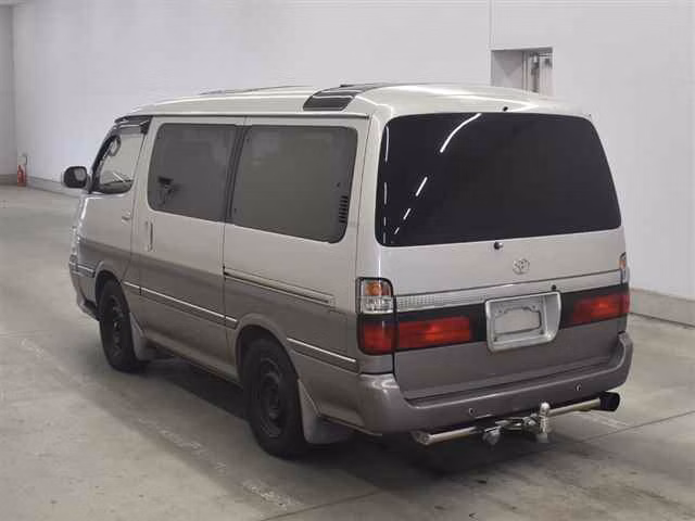 TOYOTA HIACE