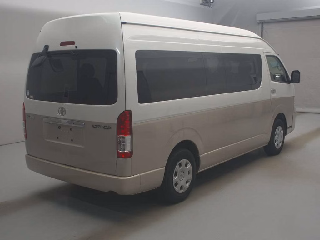 TOYOTA HIACE