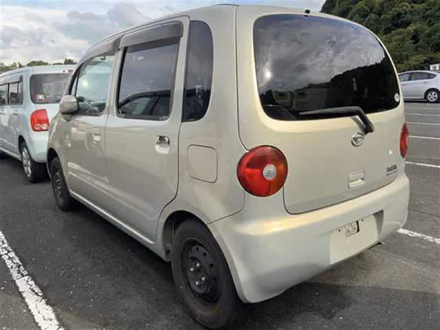 DAIHATSU MOVE LATTE