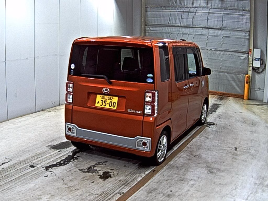 DAIHATSU WAKE