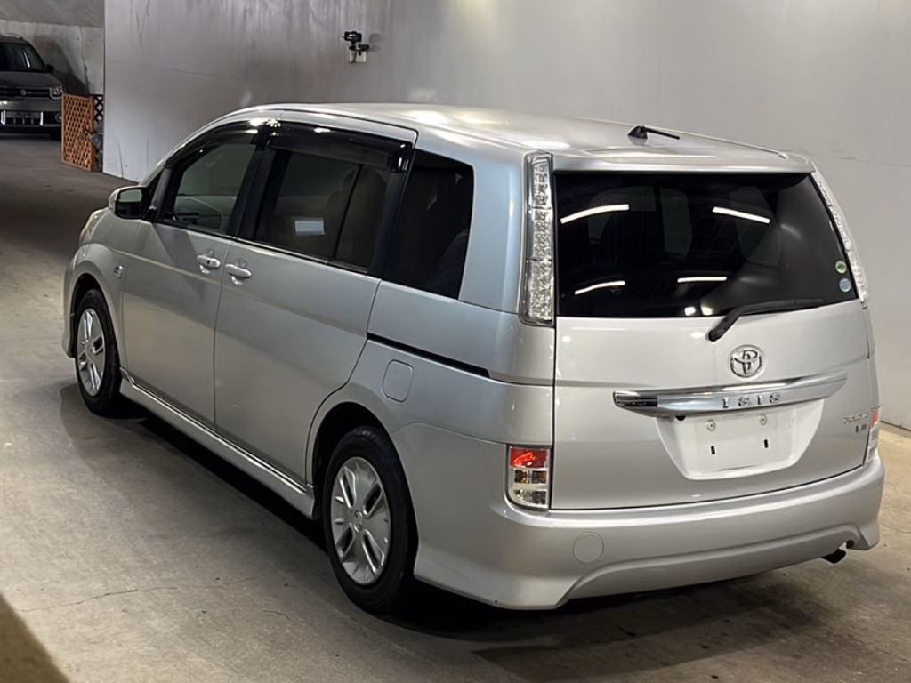 TOYOTA ISIS