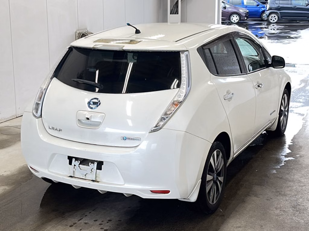 NISSAN LEAF
