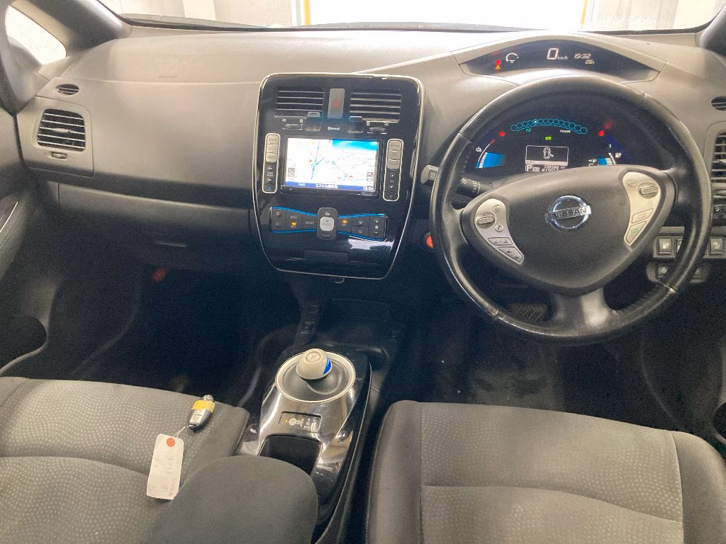 NISSAN LEAF
