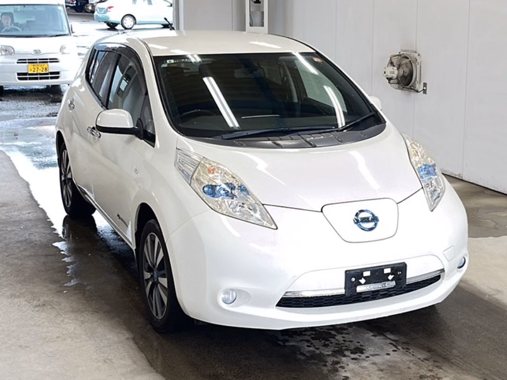 NISSAN LEAF