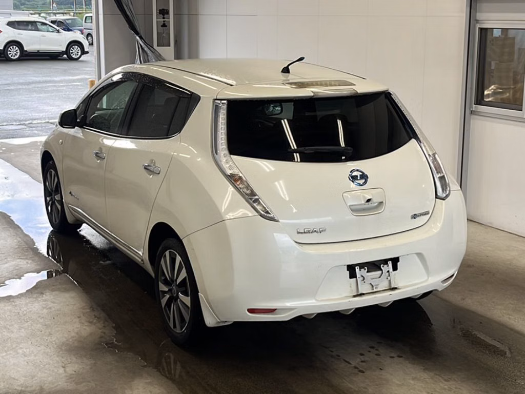 NISSAN LEAF