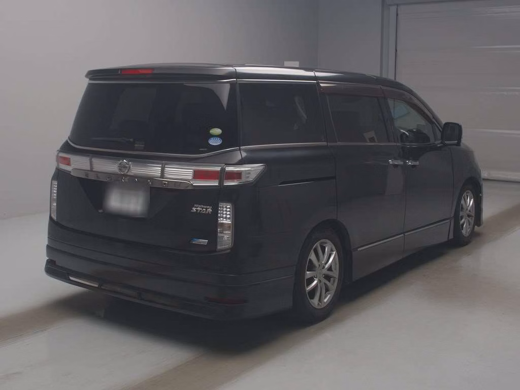 NISSAN ELGRAND