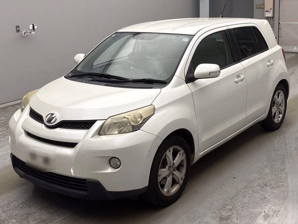 TOYOTA IST