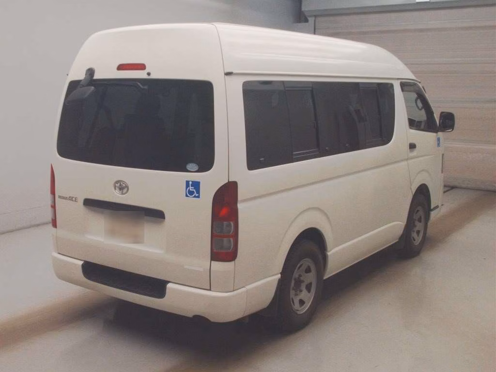 TOYOTA REGIUS ACE