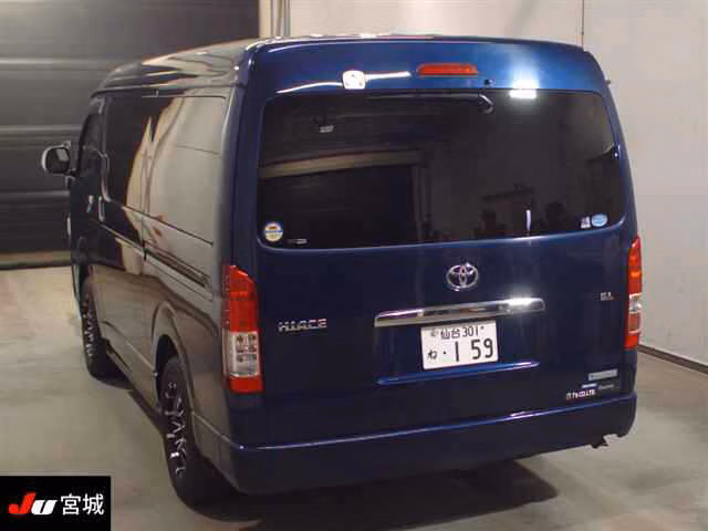 TOYOTA HIACE