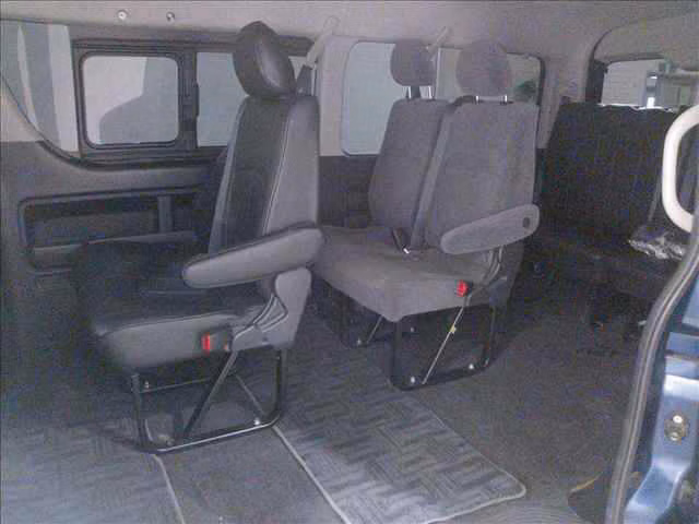 TOYOTA HIACE