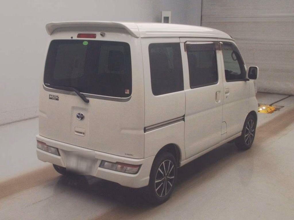 TOYOTA PIXIS VAN